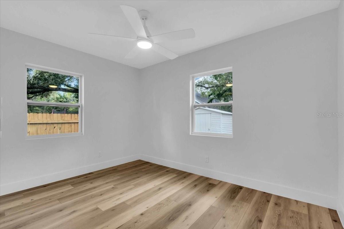 Listing photo id 14 for 3409 Villa Rosa Street
