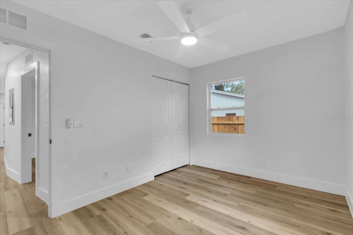 Listing photo id 15 for 3409 Villa Rosa Street