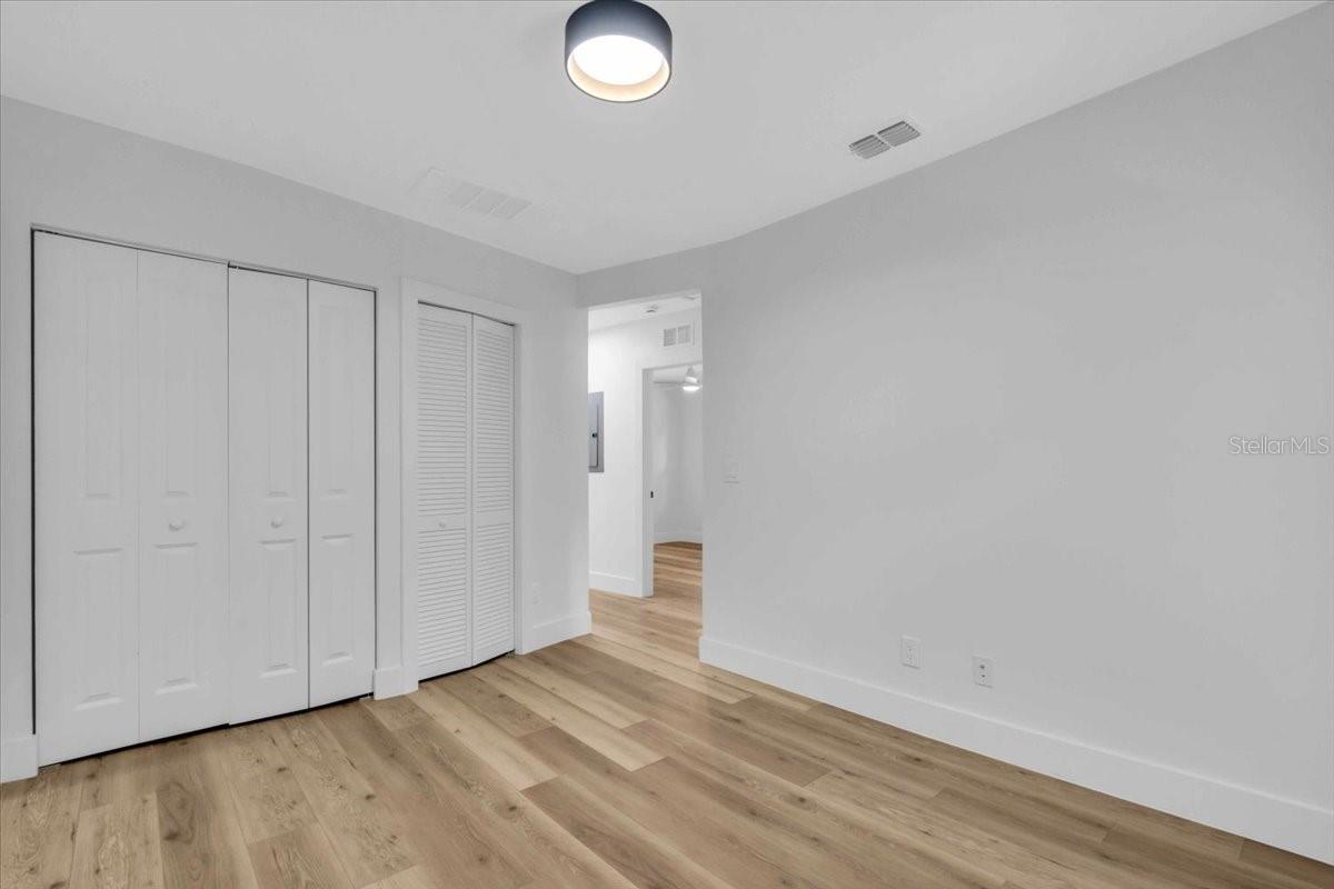 Listing photo id 17 for 3409 Villa Rosa Street