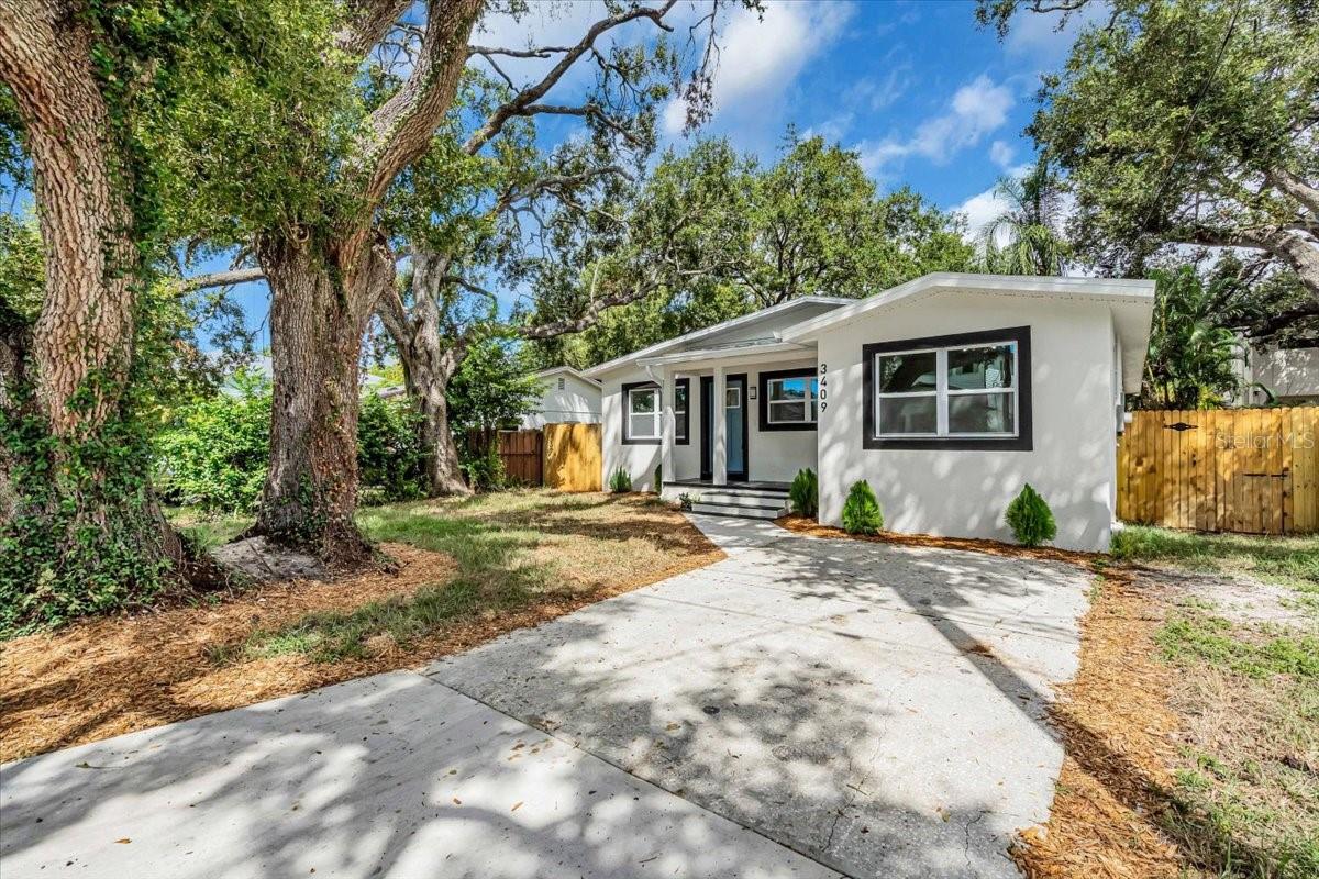 Listing photo id 0 for 3409 Villa Rosa Street