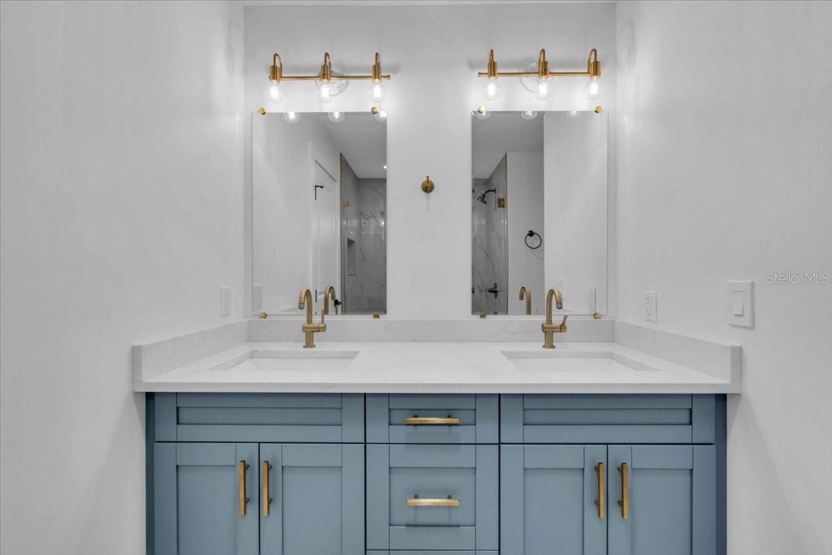 Listing photo id 21 for 3409 Villa Rosa Street