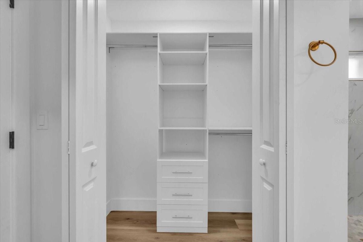 Listing photo id 23 for 3409 Villa Rosa Street
