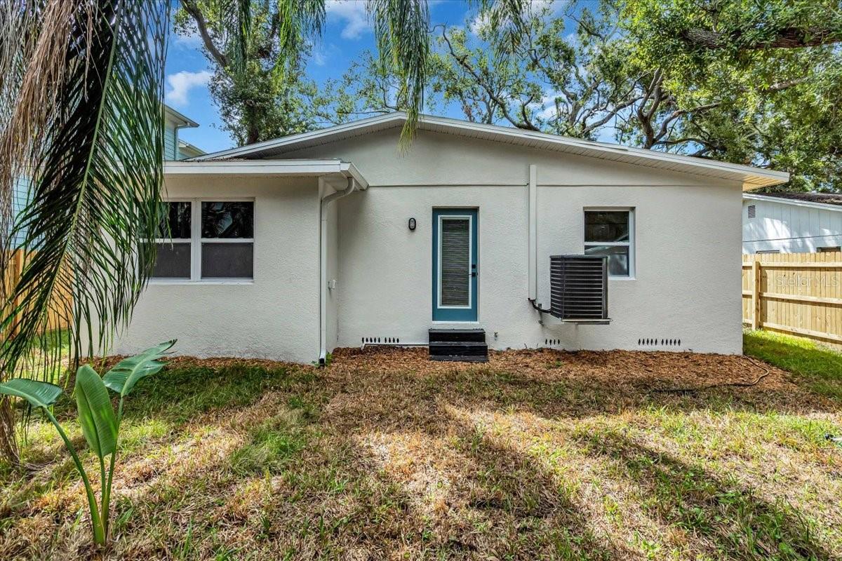 Listing photo id 26 for 3409 Villa Rosa Street