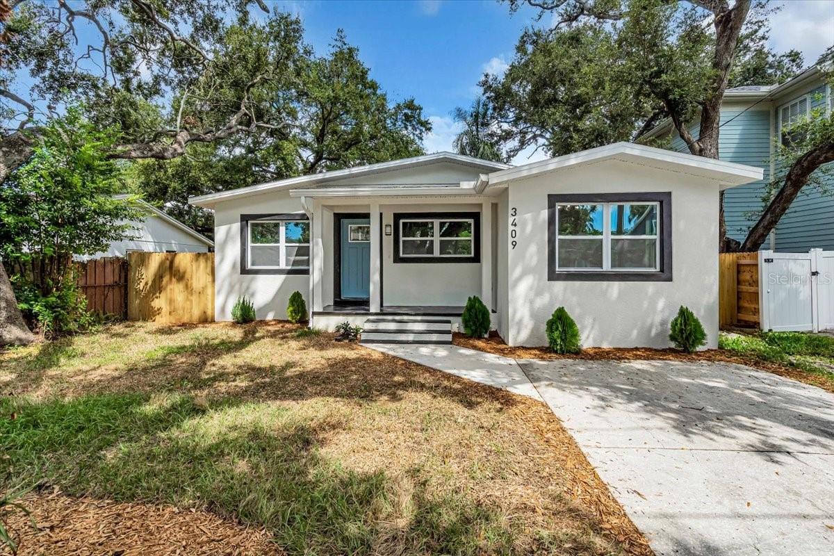 Listing photo id 1 for 3409 Villa Rosa Street