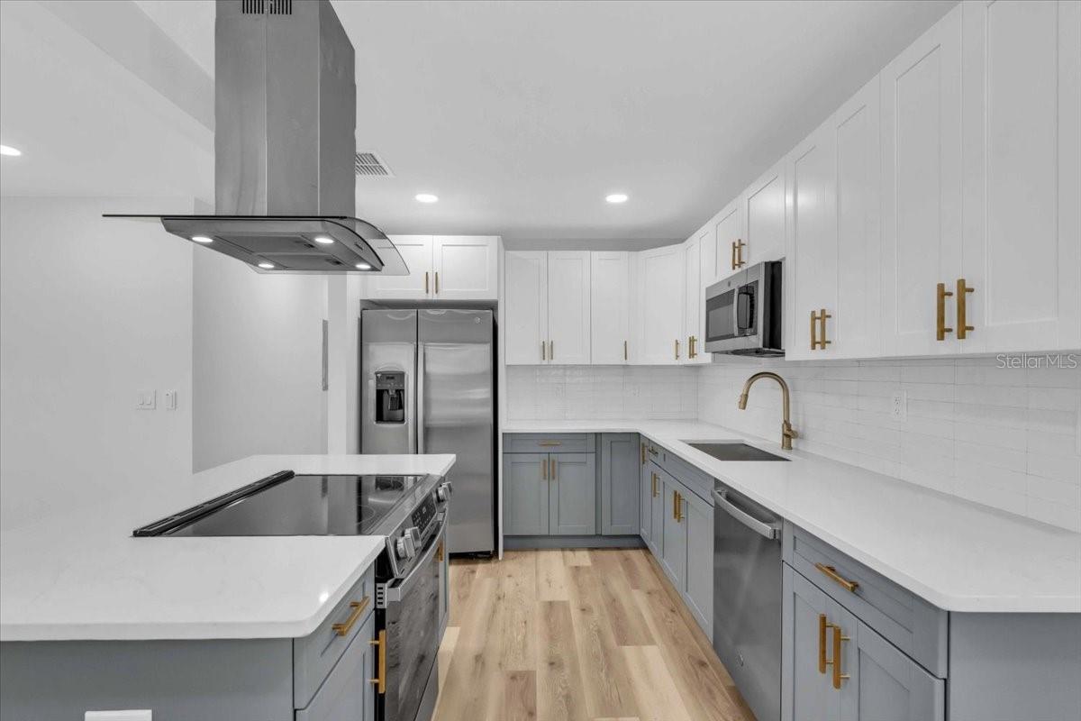 Listing photo id 4 for 3409 Villa Rosa Street