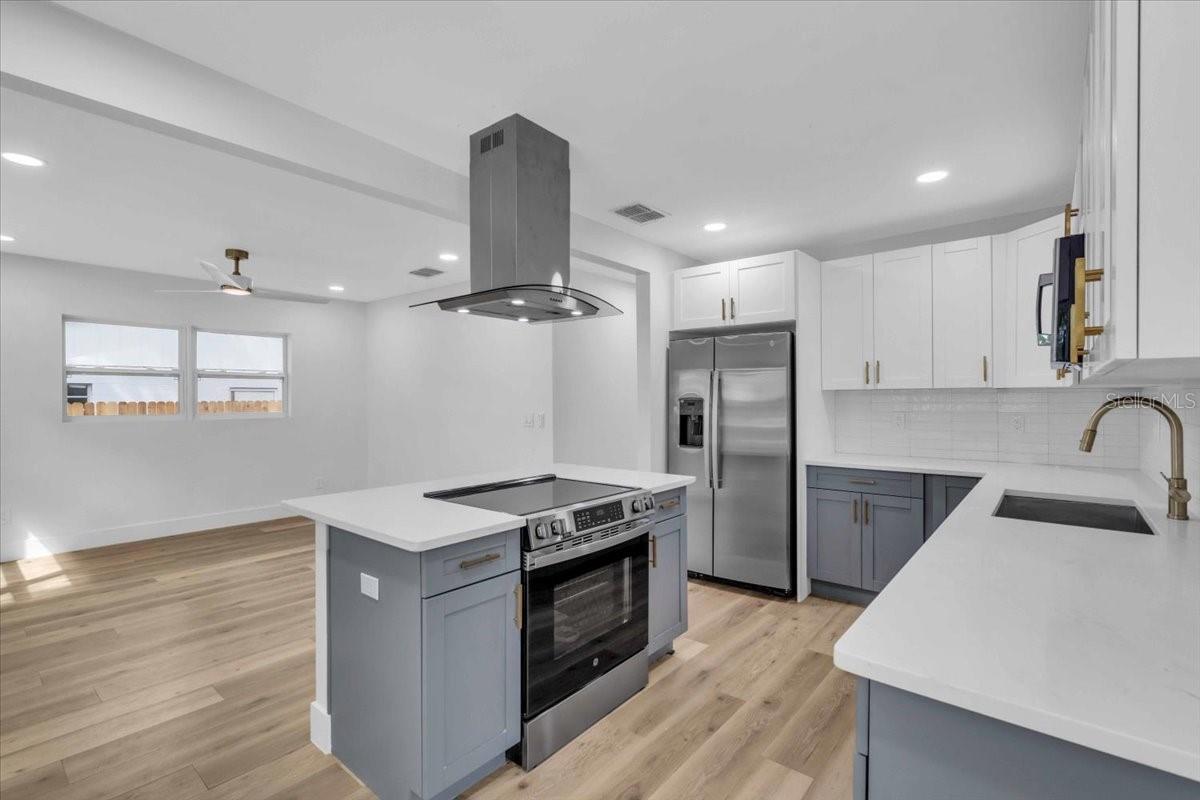Listing photo id 5 for 3409 Villa Rosa Street