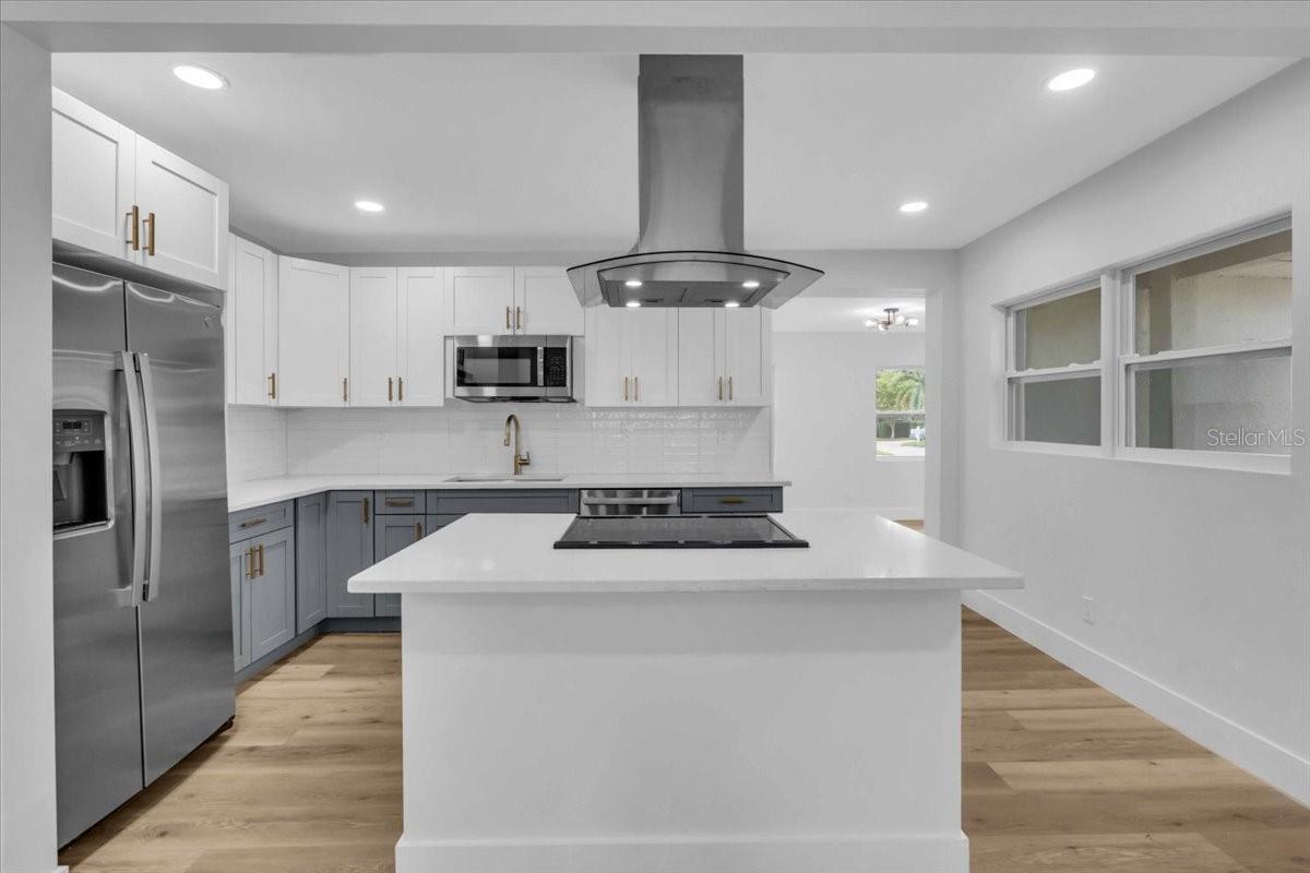 Listing photo id 7 for 3409 Villa Rosa Street