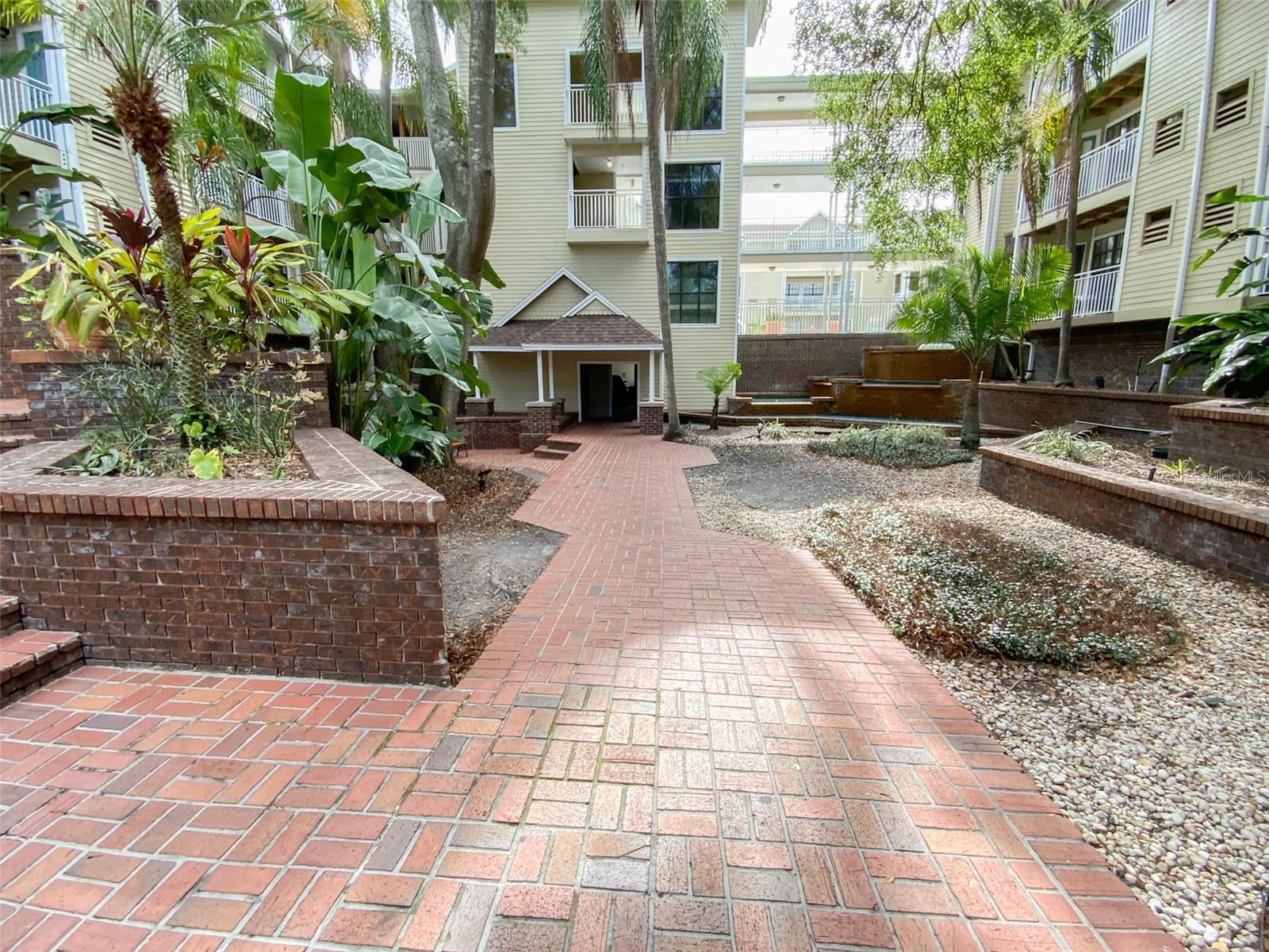 Image 20 of 21 For 1000 Horatio Street 324