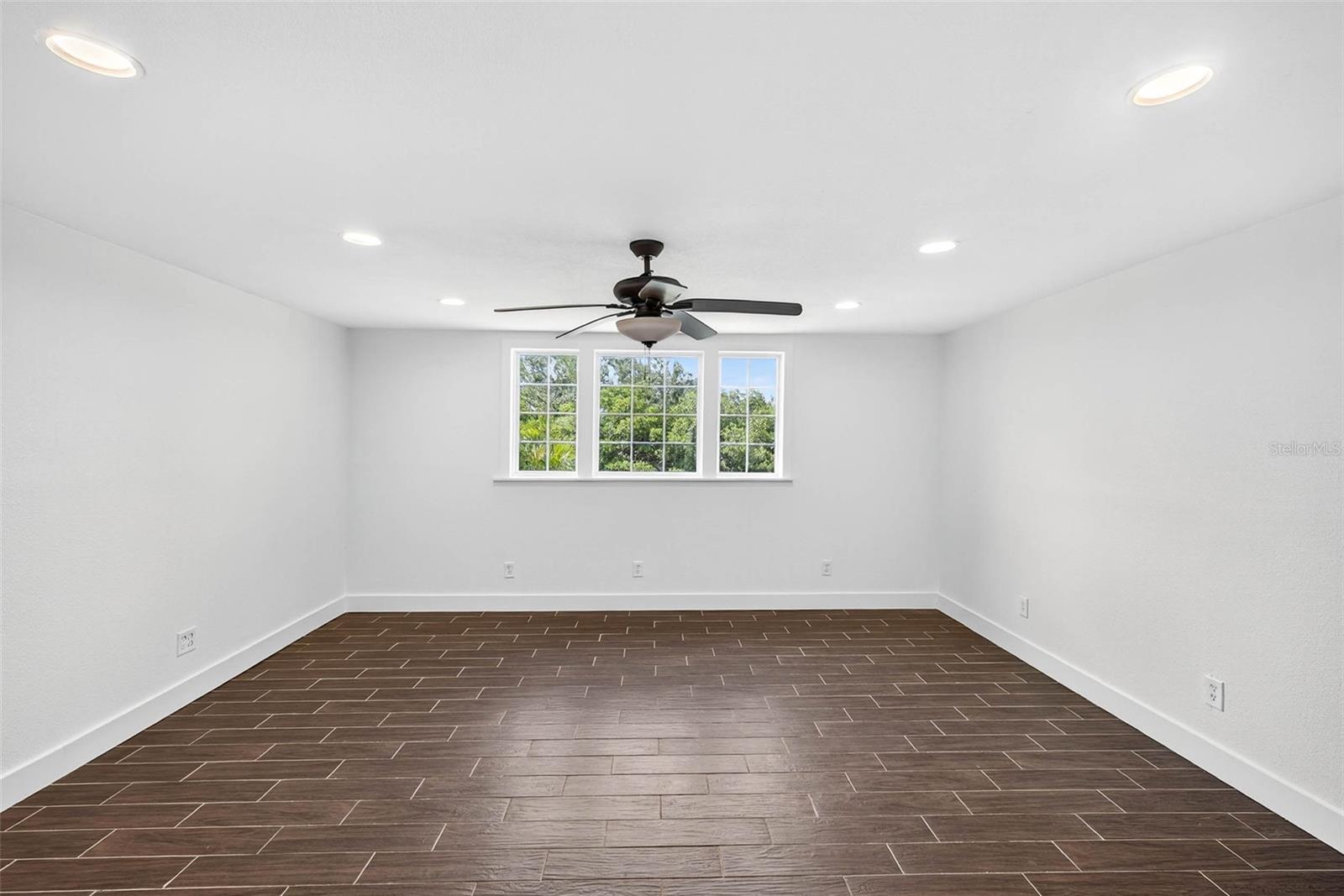 Image 15 of 57 For 3225 Shell Point Road