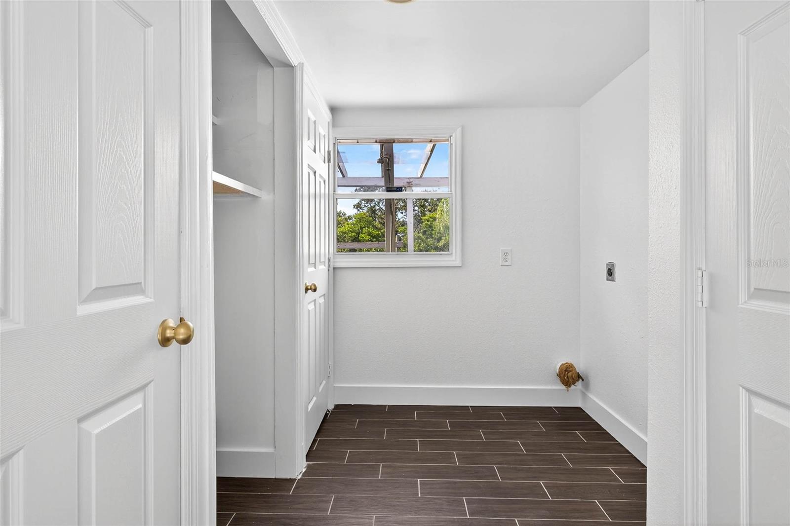 Image 28 of 57 For 3225 Shell Point Road