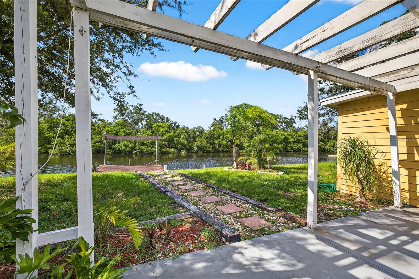 Image 30 of 57 For 3225 Shell Point Road