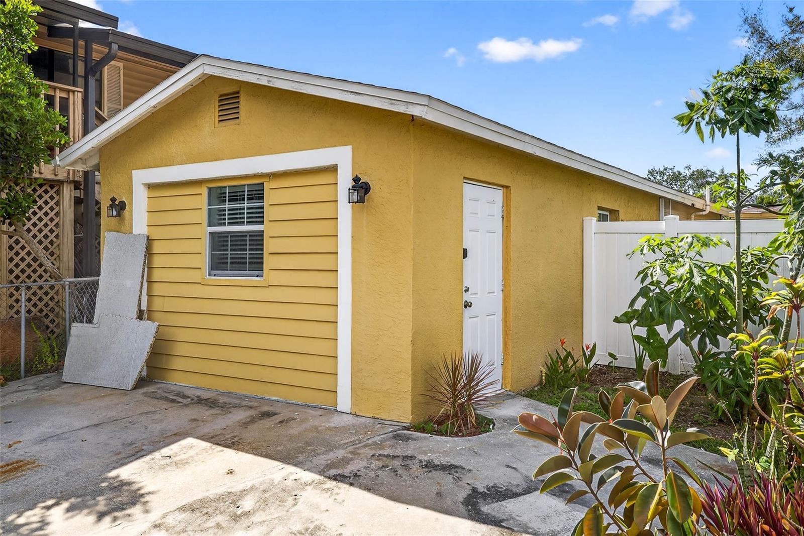 Image 42 of 57 For 3225 Shell Point Road