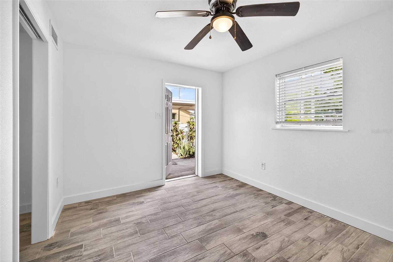 Image 44 of 57 For 3225 Shell Point Road