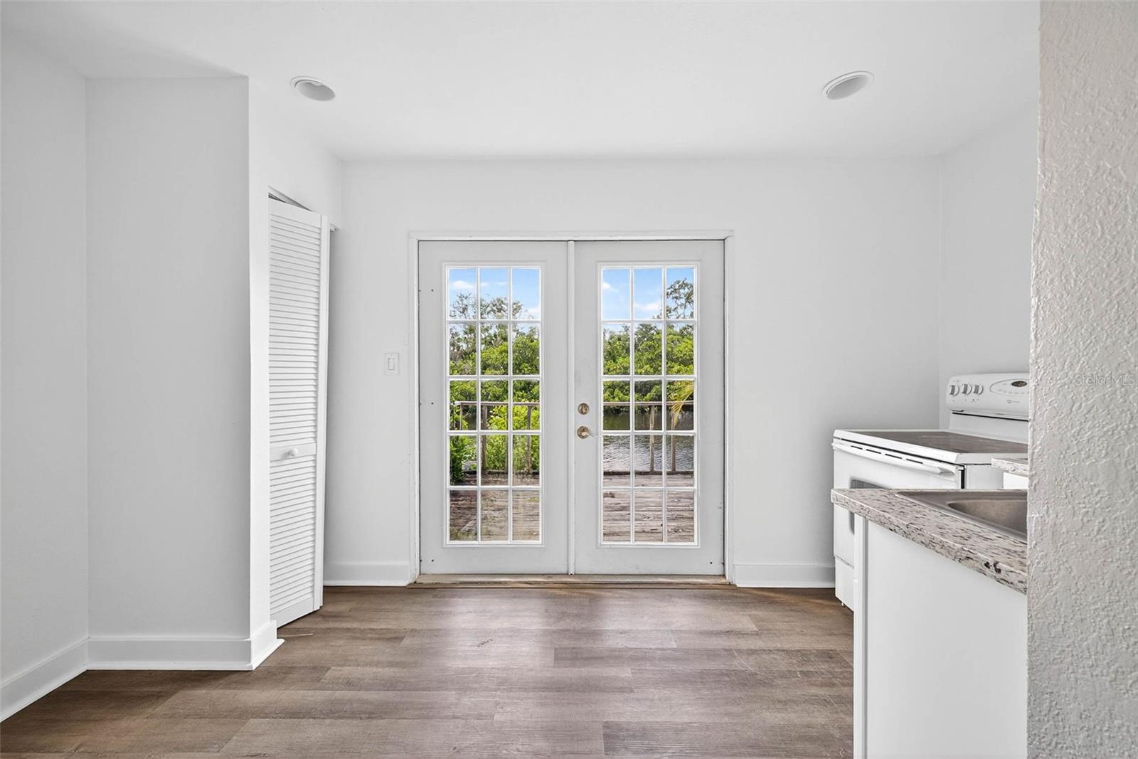 Image 47 of 57 For 3225 Shell Point Road