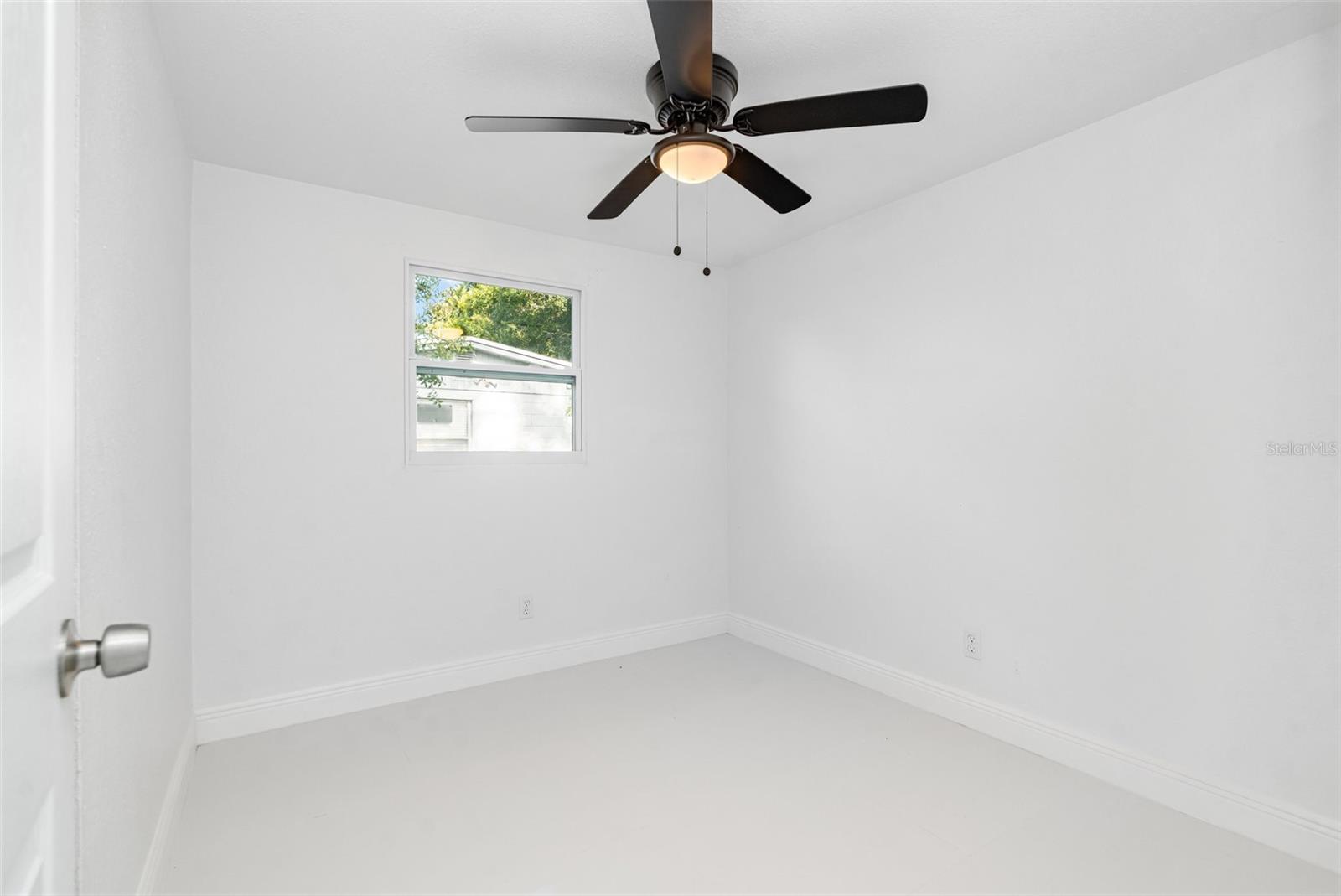 Listing photo id 13 for 4410 Fern Street