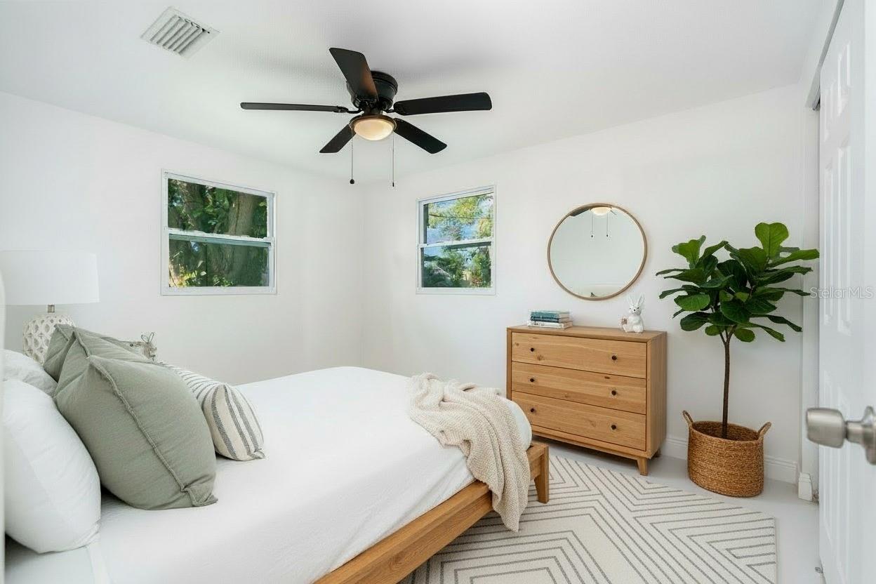 Listing photo id 15 for 4410 Fern Street
