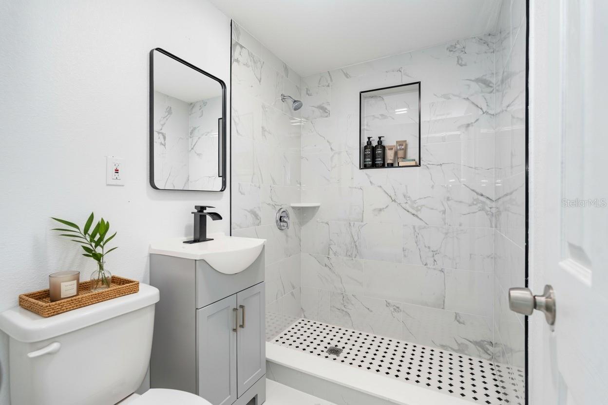 Listing photo id 17 for 4410 Fern Street