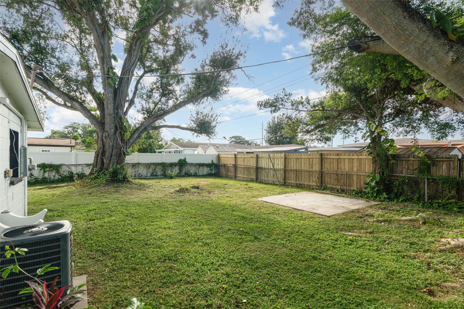 Listing photo id 20 for 4410 Fern Street
