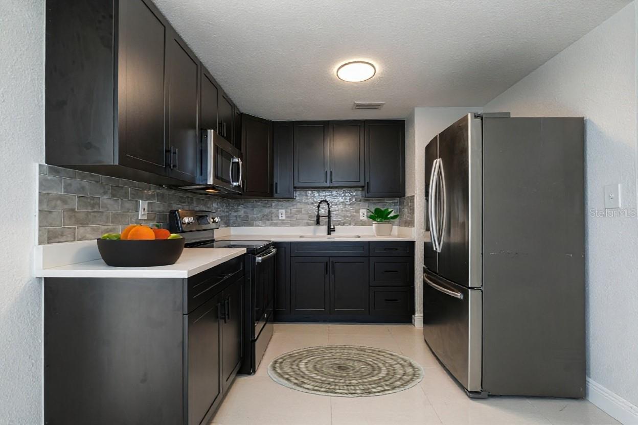 Listing photo id 5 for 4410 Fern Street