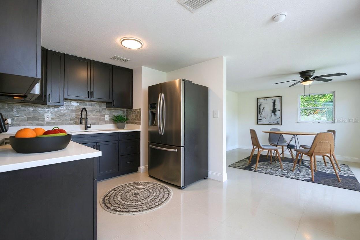 Listing photo id 6 for 4410 Fern Street
