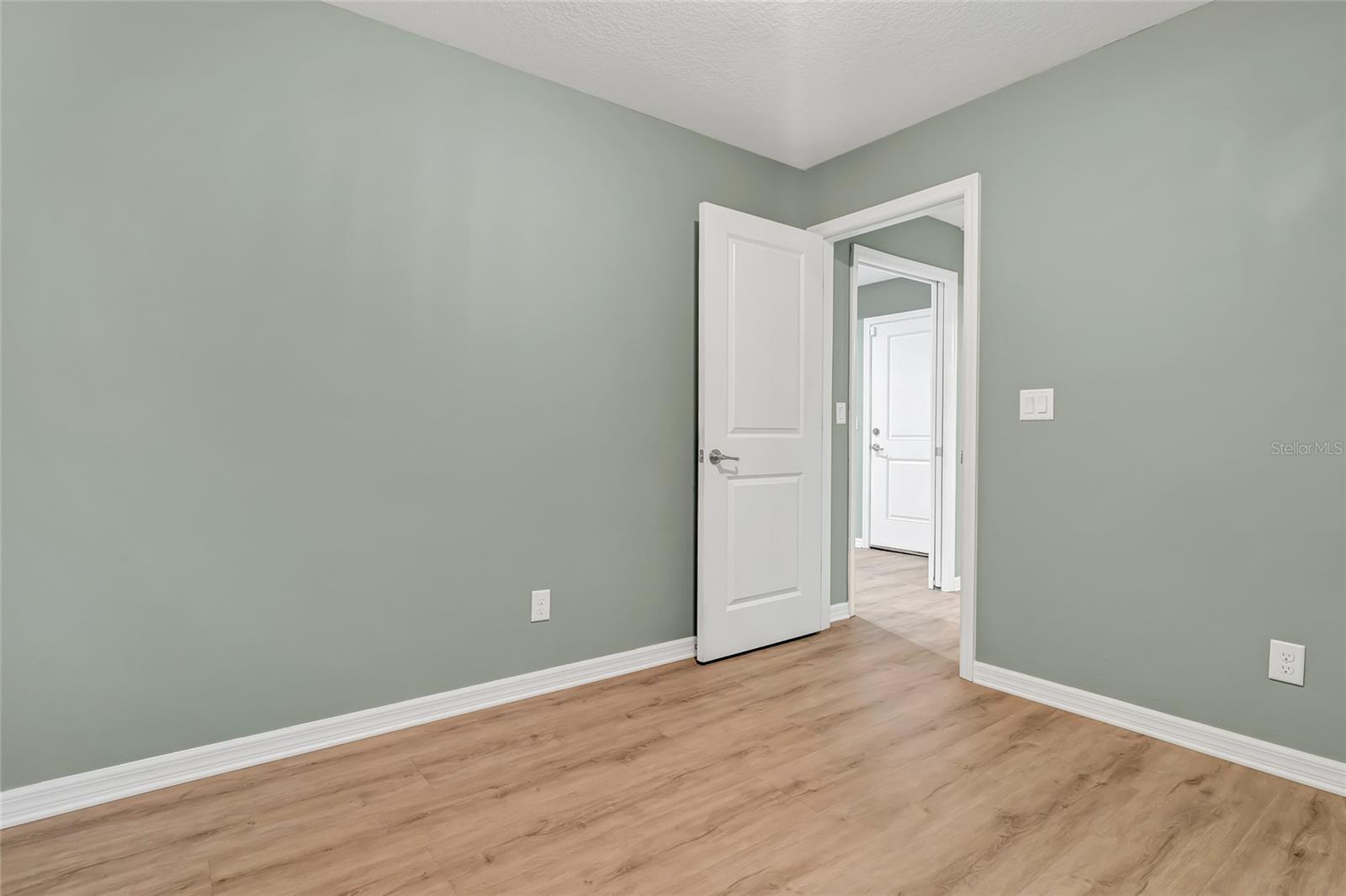 Image 14 of 29 For 1101 20th Street W