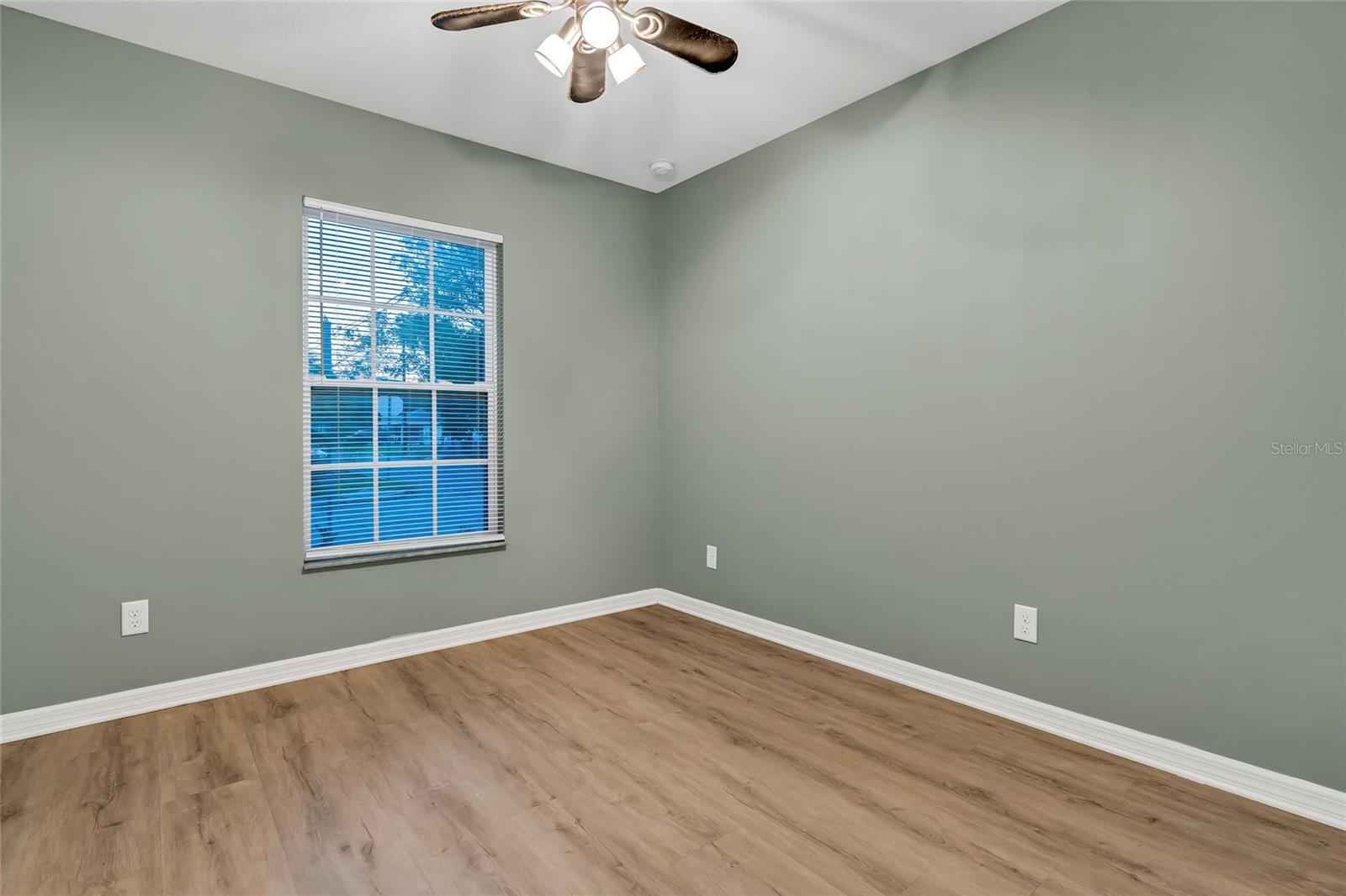 Image 18 of 29 For 1101 20th Street W