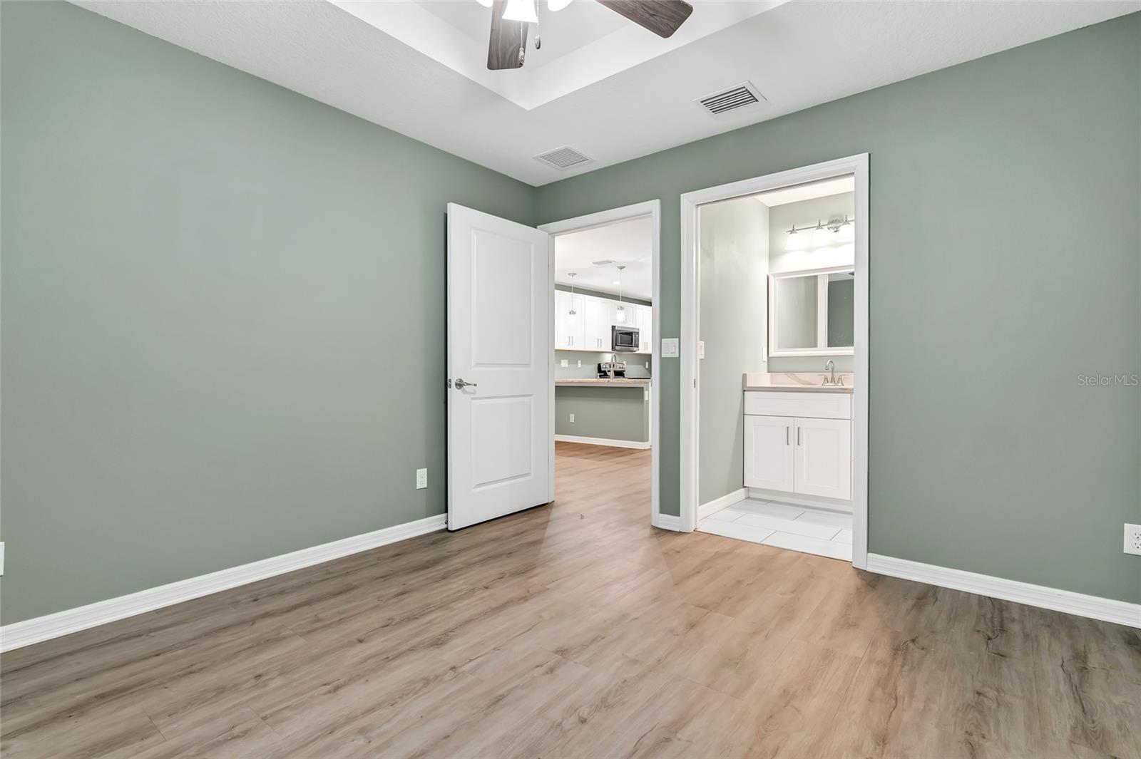 Image 7 of 29 For 1101 20th Street W