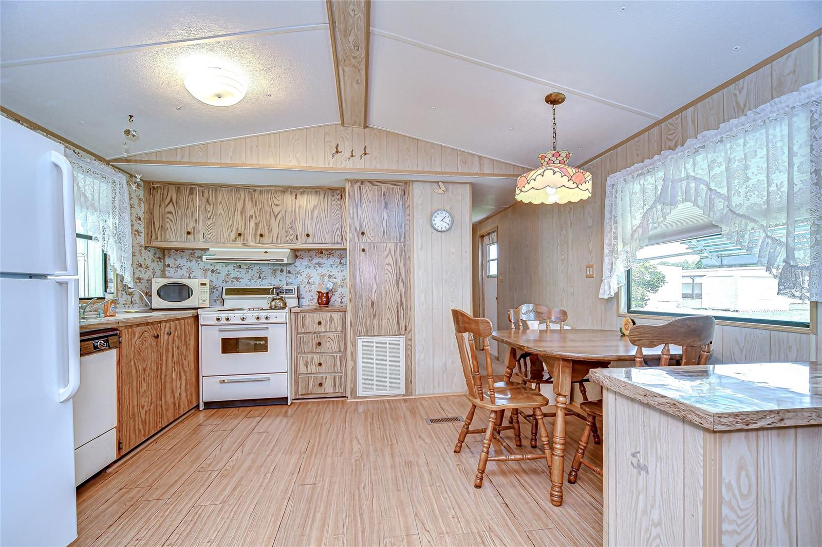 Image 11 of 39 For 39613 Sterling Drive