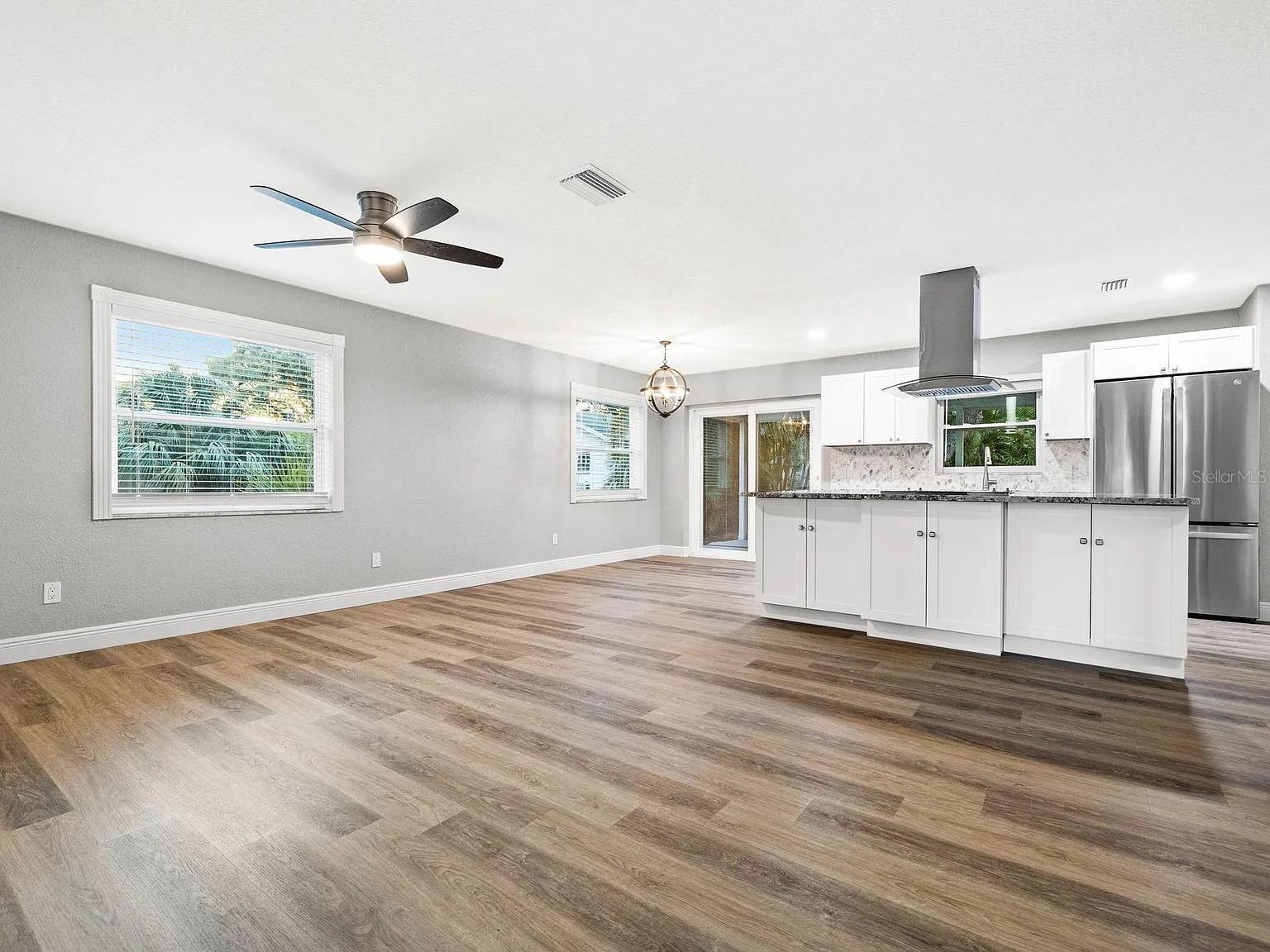 Image 3 of 13 For 5029 Burlington Avenue N