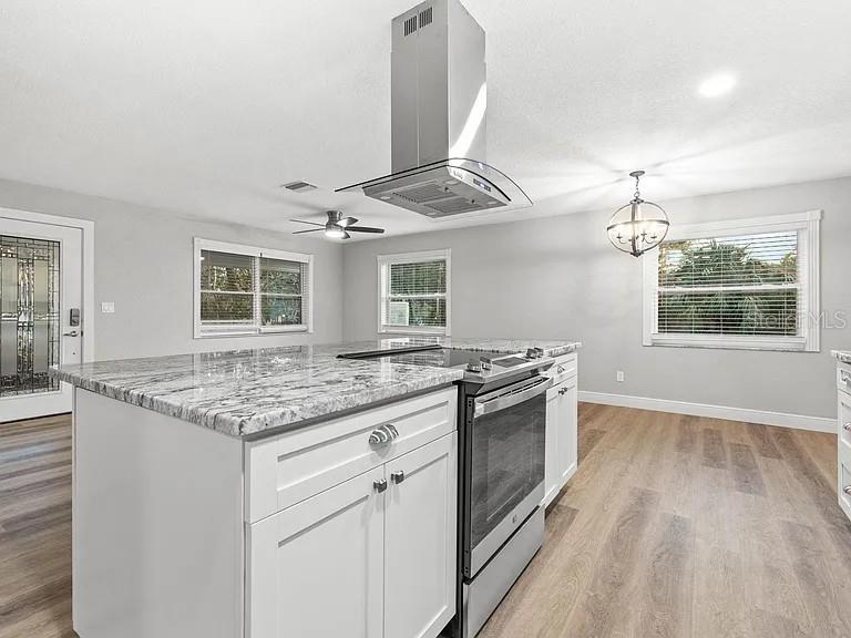 Image 4 of 13 For 5029 Burlington Avenue N