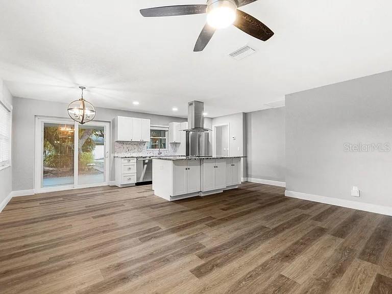 Image 5 of 13 For 5029 Burlington Avenue N