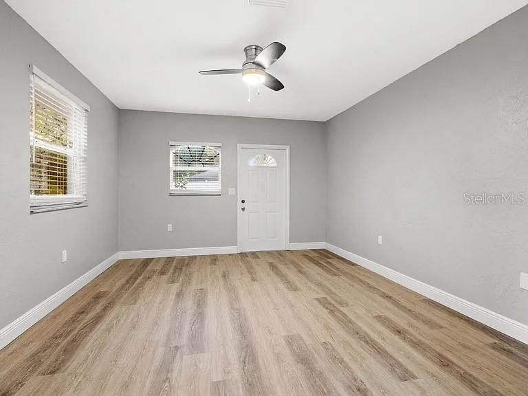 Image 7 of 13 For 5029 Burlington Avenue N