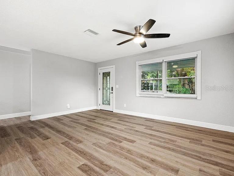Image 8 of 13 For 5029 Burlington Avenue N