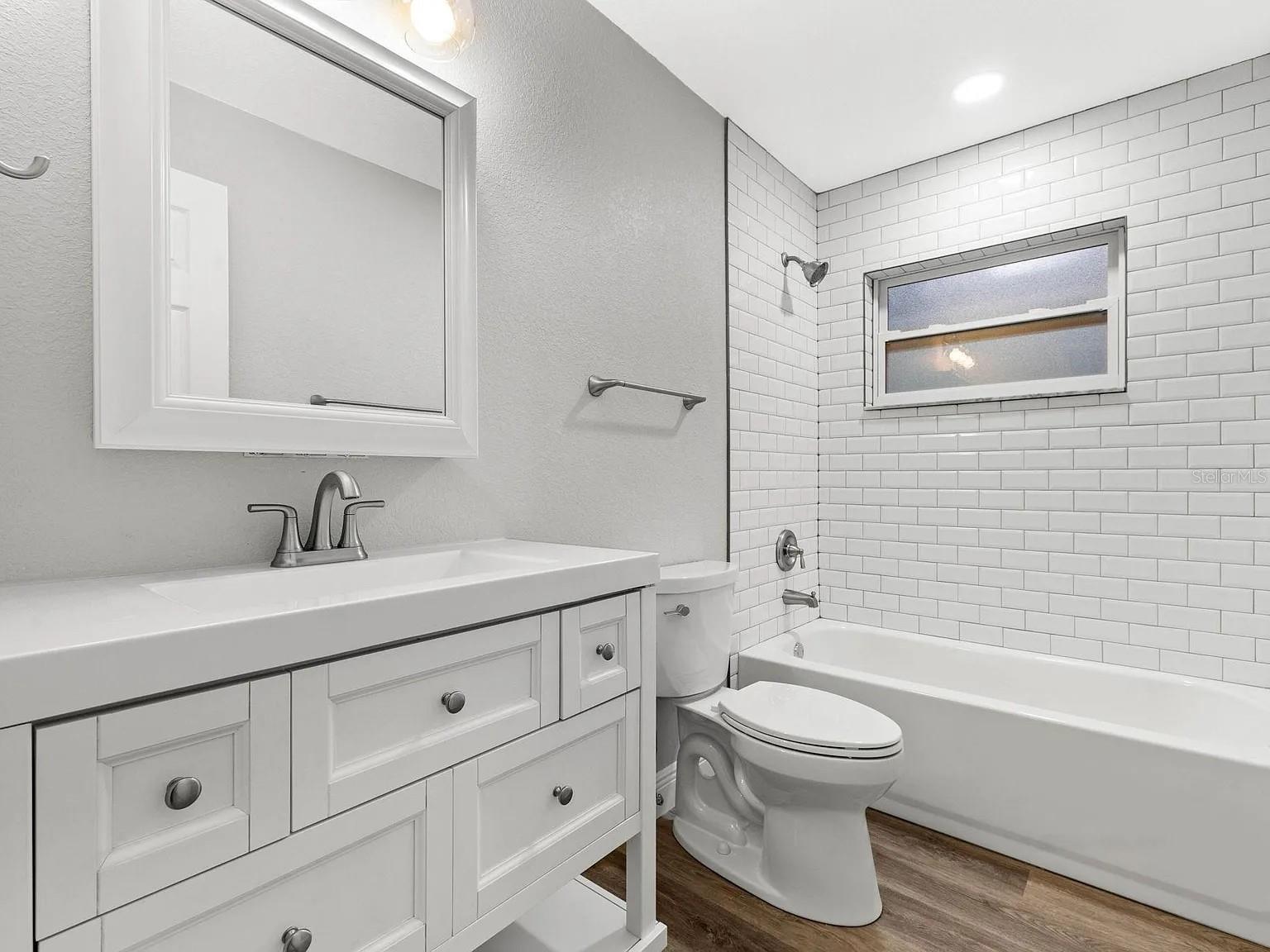 Image 9 of 13 For 5029 Burlington Avenue N