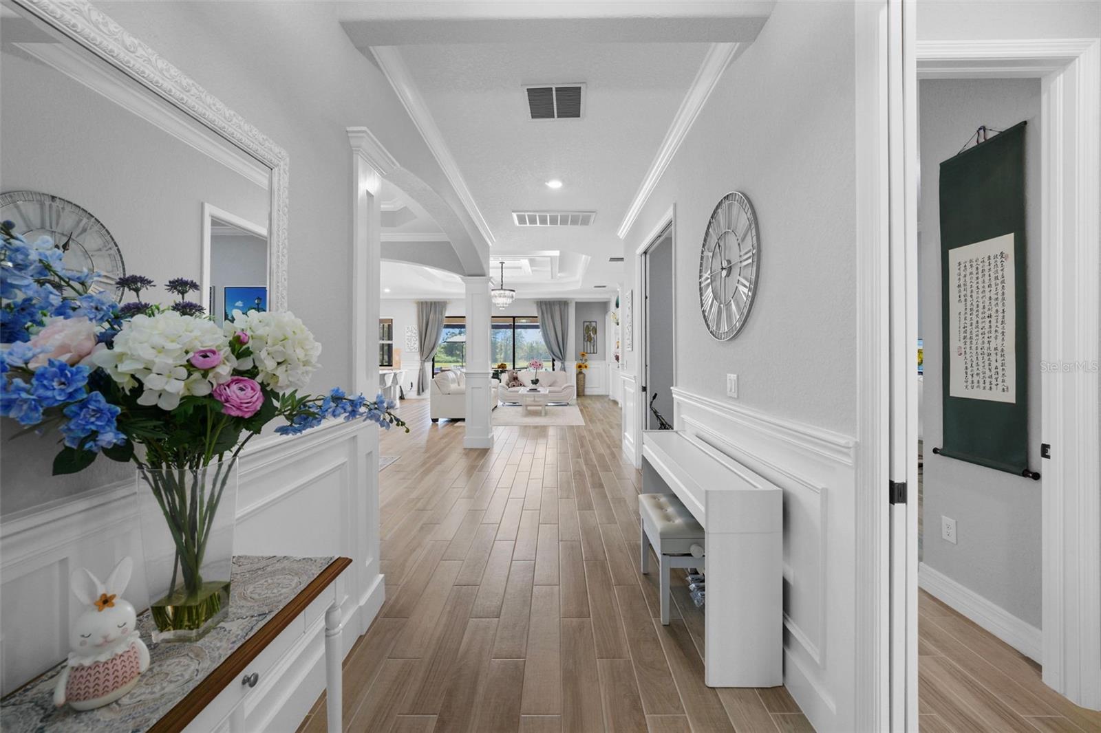 Image 2 of 63 For 5749 Cheech Glen