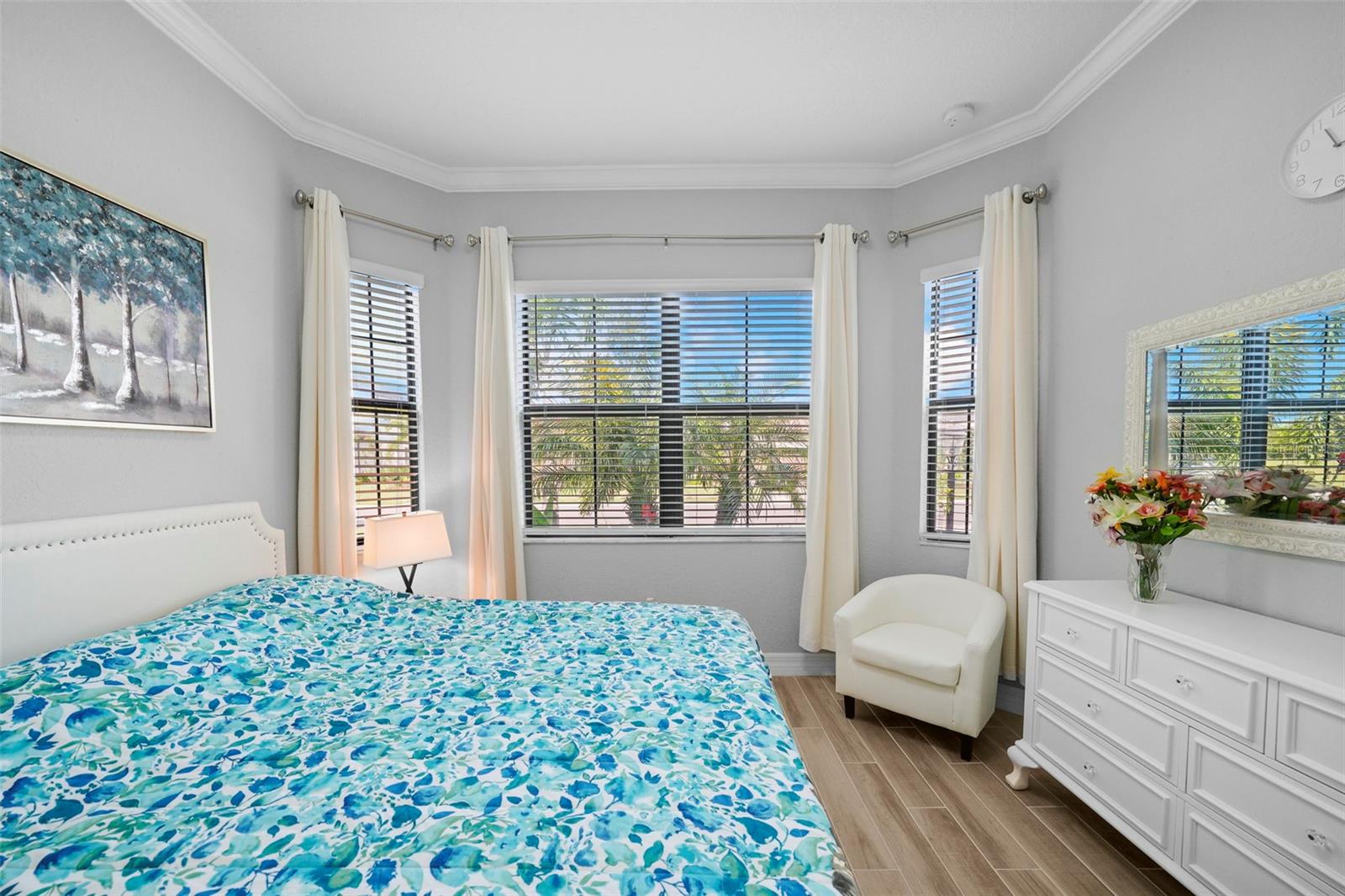 Image 25 of 63 For 5749 Cheech Glen