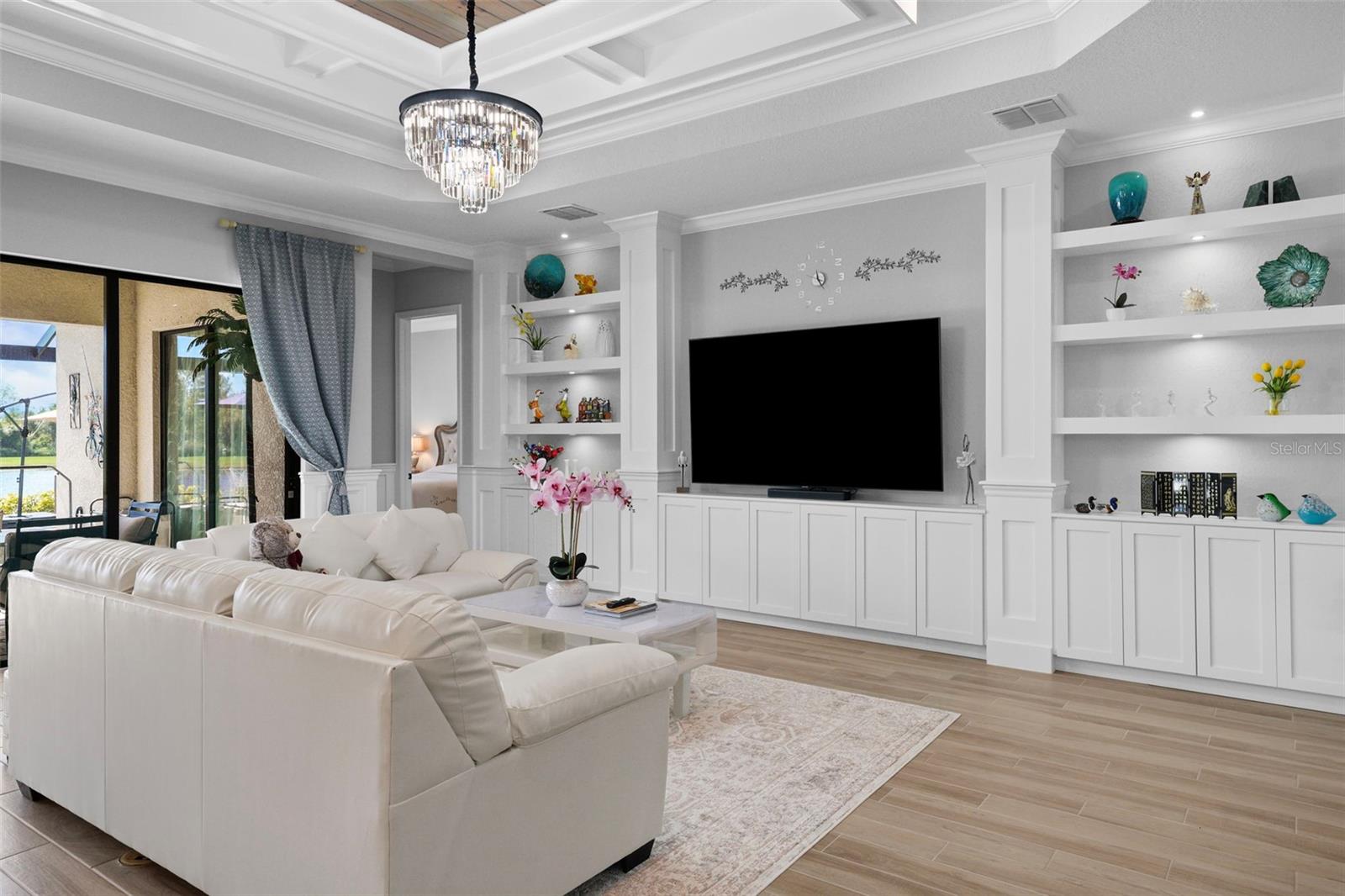 Image 7 of 63 For 5749 Cheech Glen