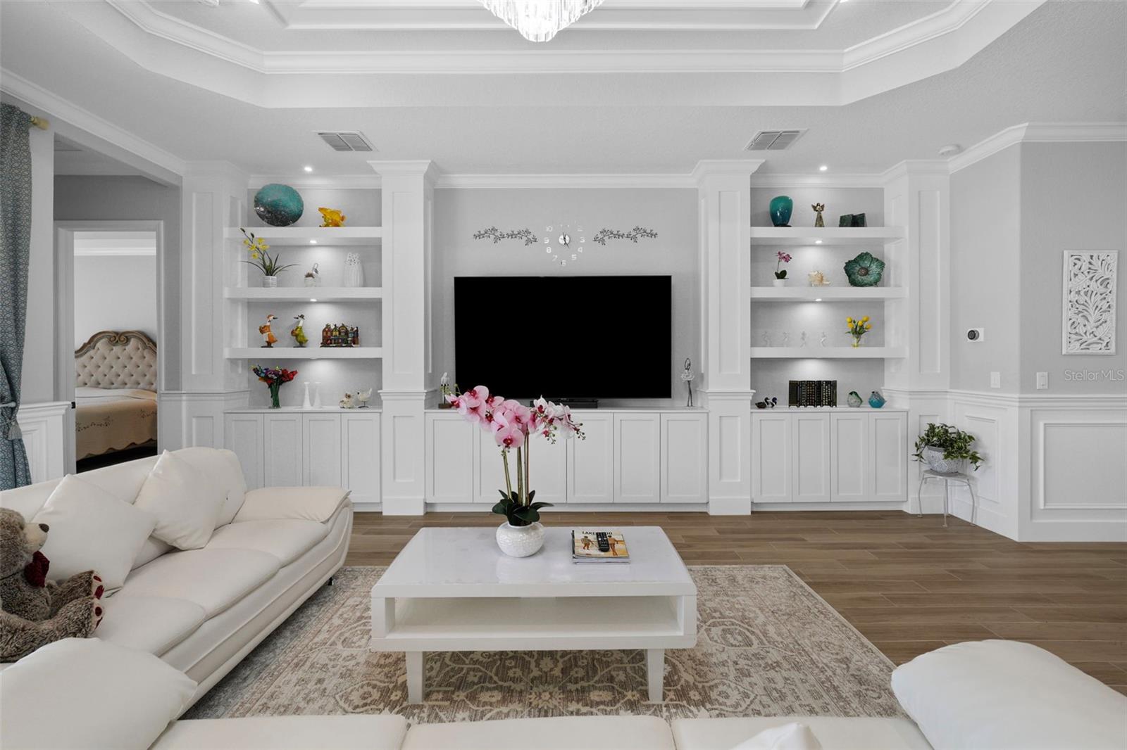 Image 8 of 63 For 5749 Cheech Glen