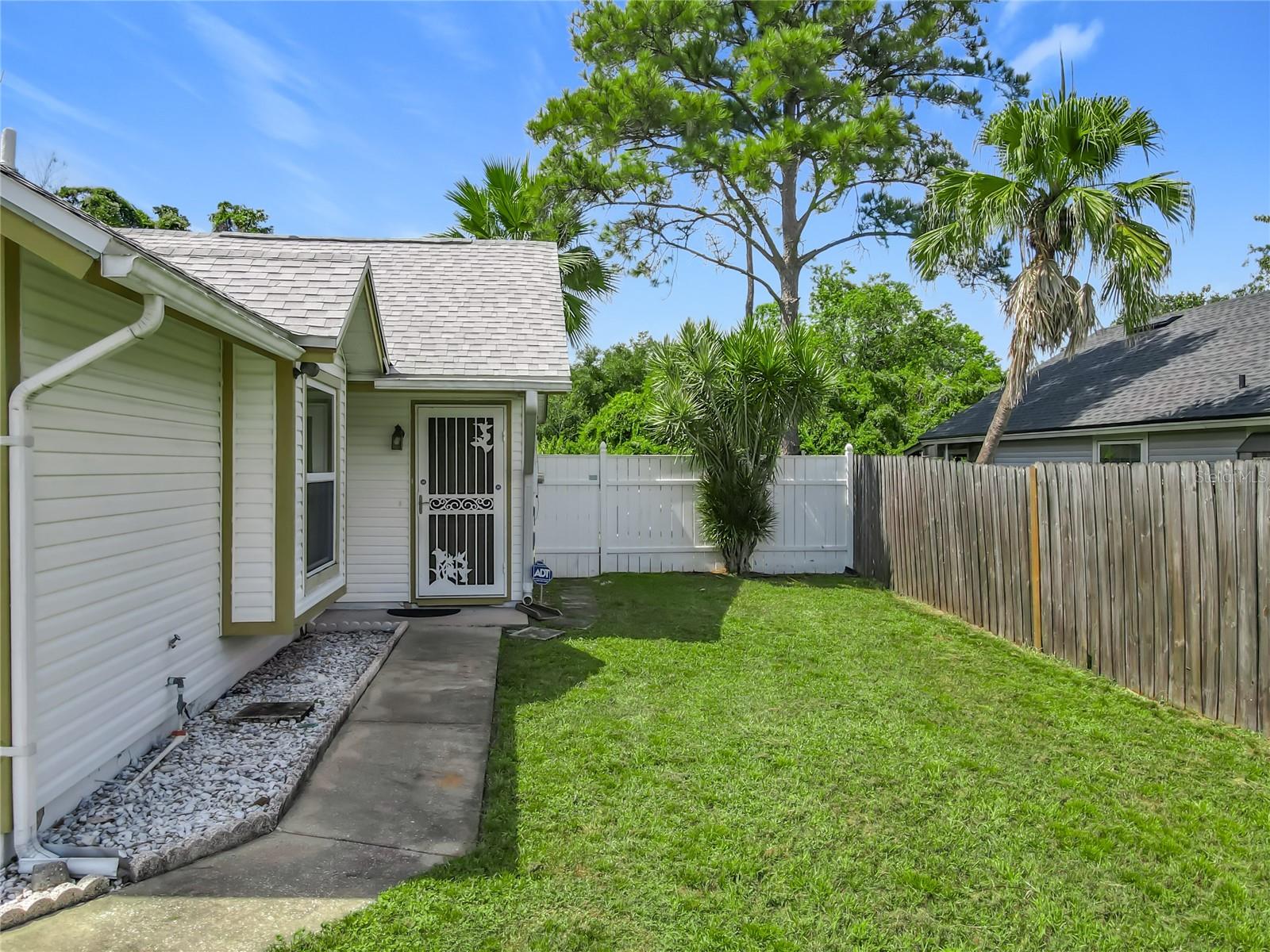 Image 34 of 43 For 4125 Gulfstream Bay Court