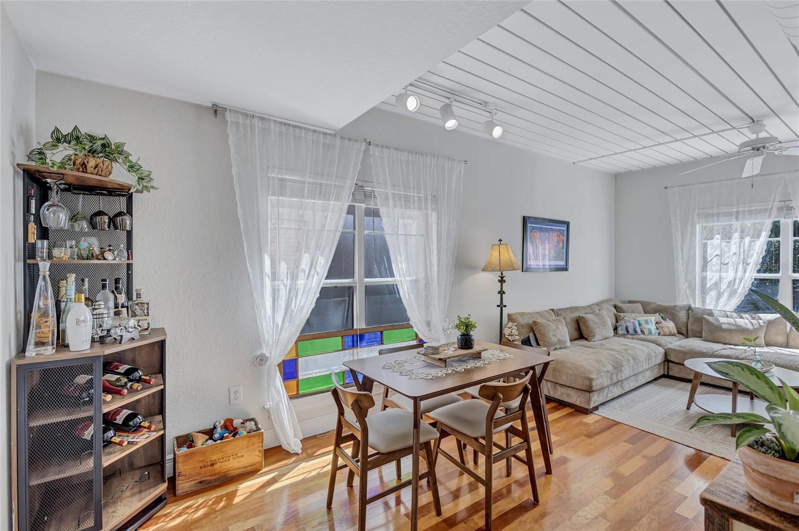 Image 10 of 40 For 2421 Horatio Street 820