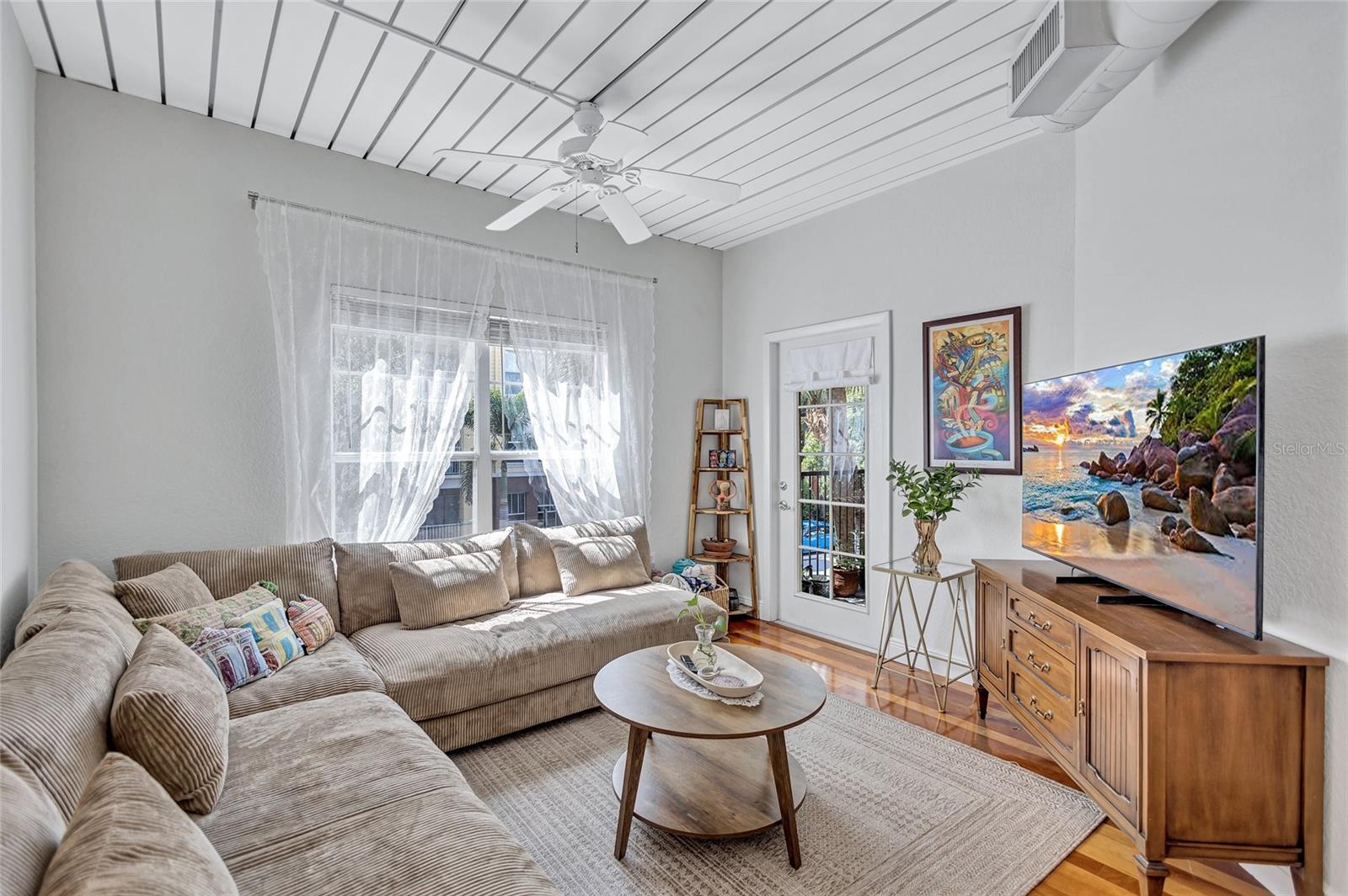 Image 11 of 40 For 2421 Horatio Street 820