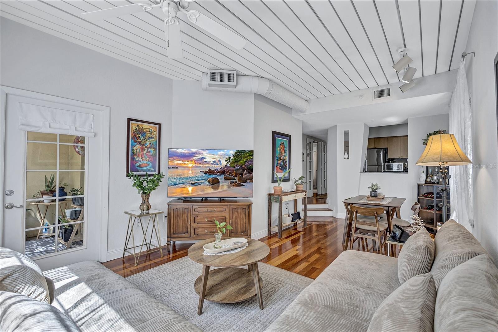 Image 12 of 40 For 2421 Horatio Street 820