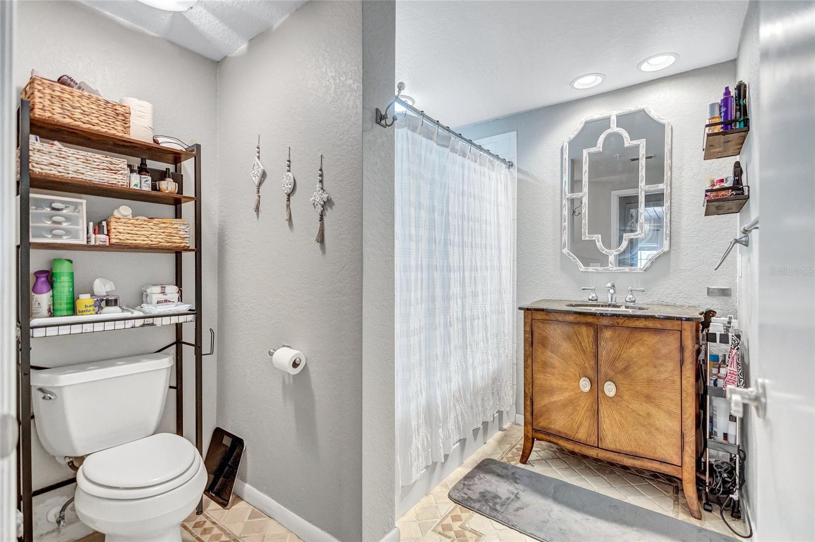 Image 14 of 40 For 2421 Horatio Street 820