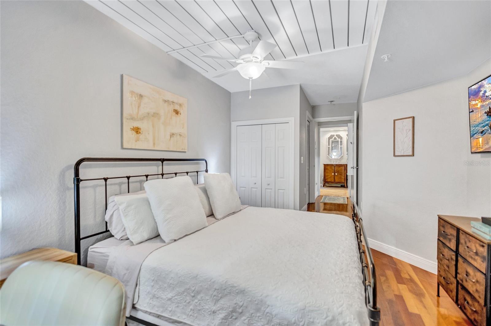 Image 16 of 40 For 2421 Horatio Street 820