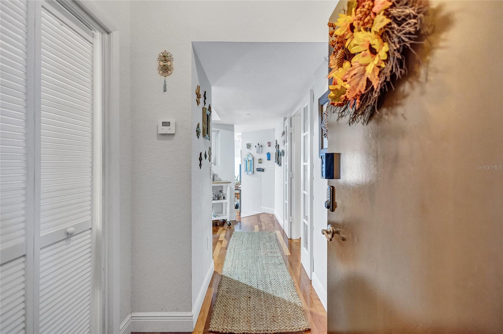 Image 3 of 40 For 2421 Horatio Street 820