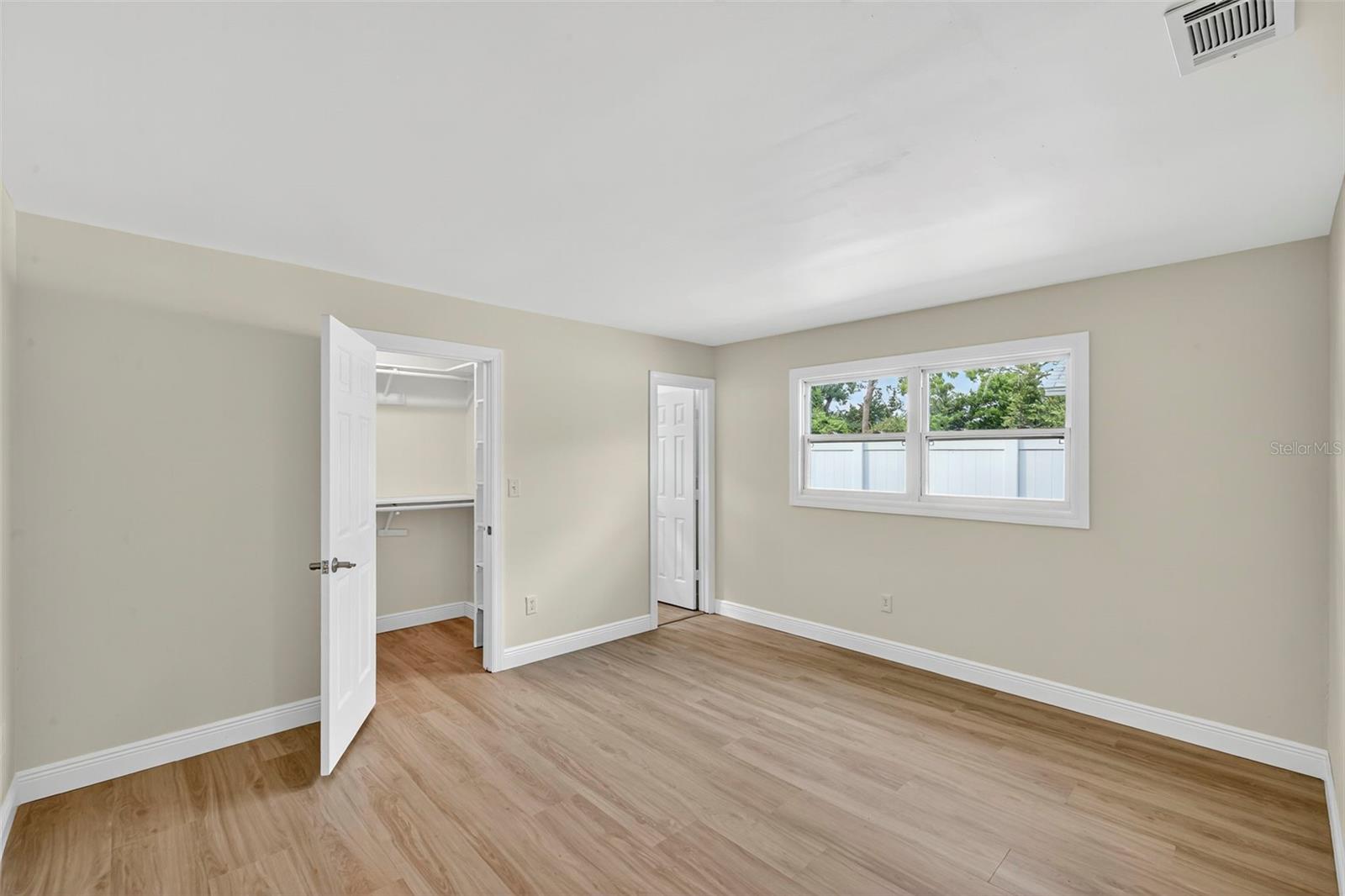 Image 14 of 34 For 5853 Harrison Street