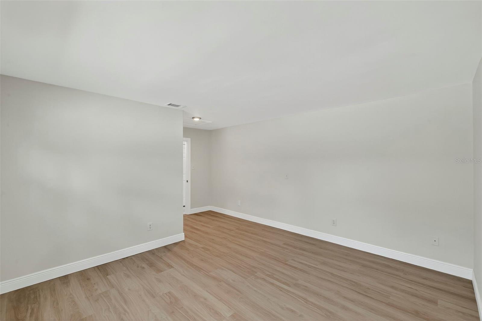 Image 16 of 34 For 5853 Harrison Street