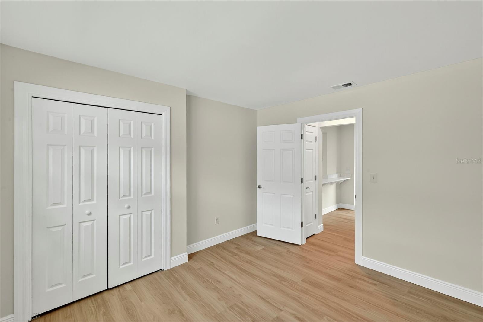 Image 19 of 34 For 5853 Harrison Street