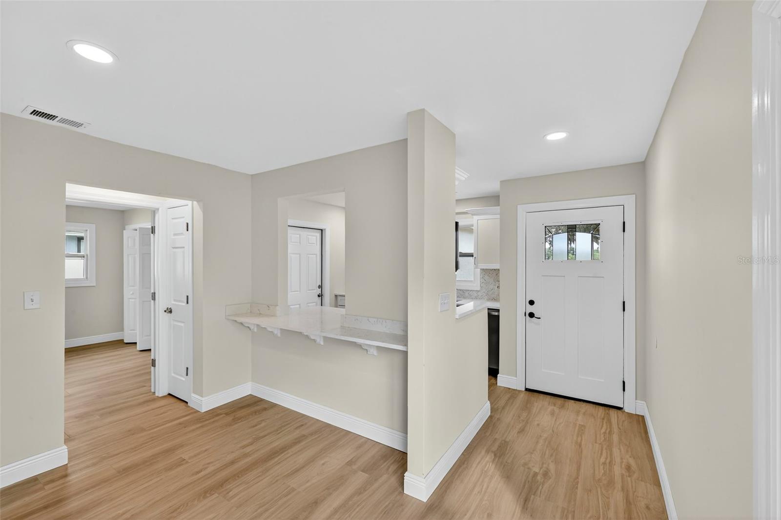 Image 4 of 34 For 5853 Harrison Street