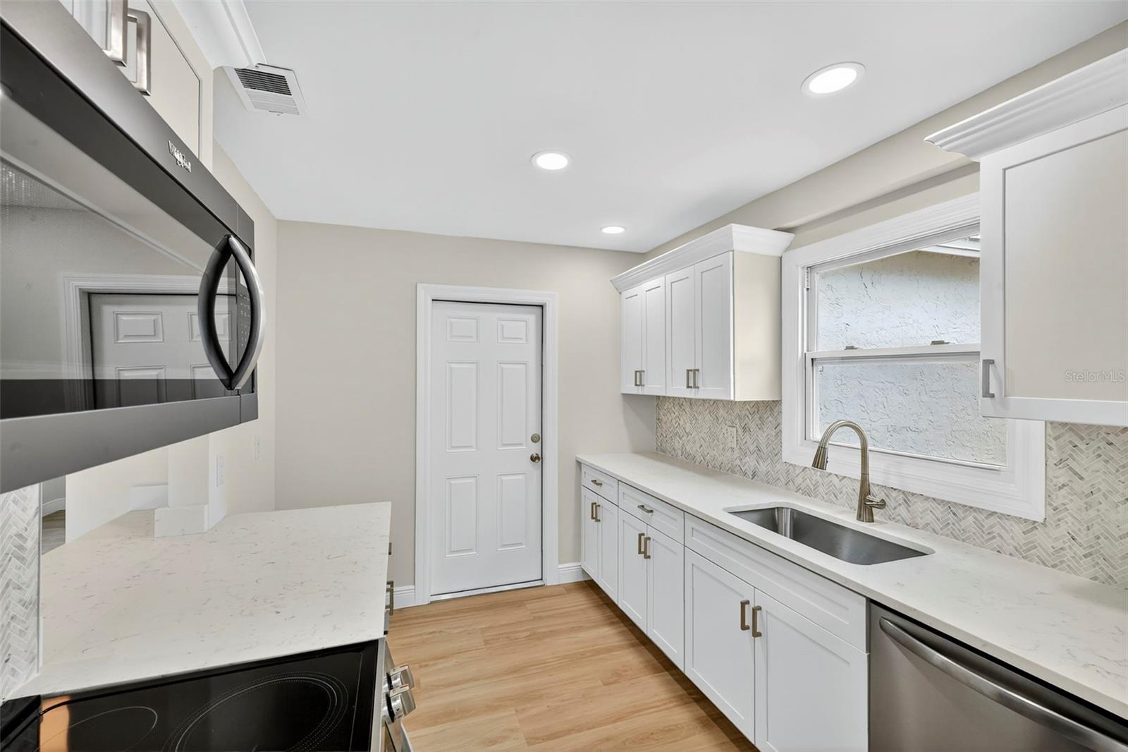 Image 6 of 34 For 5853 Harrison Street